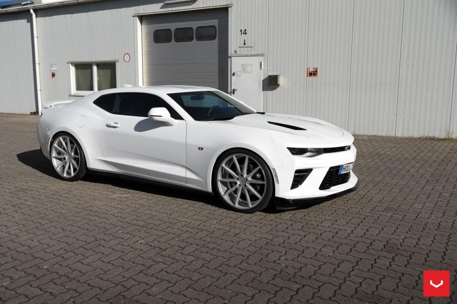  Chevrolet Camaro on Vossen Wheels (VFS1) 2017 года  (фото 17 из 19)
